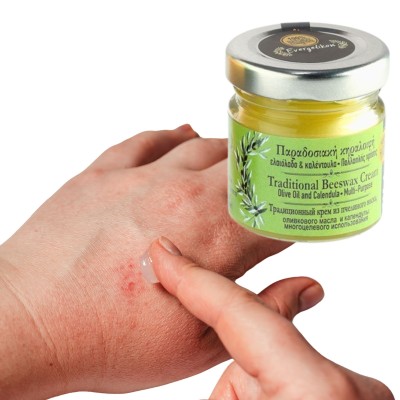 tradycyjna maść z Krety z woskiem pszczelim, oliwą z oliwek i nagietkiem