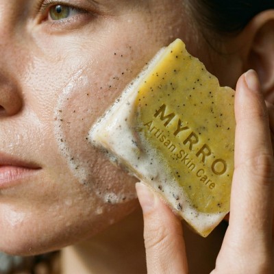 naturalne peelingujące mydło do twarzy