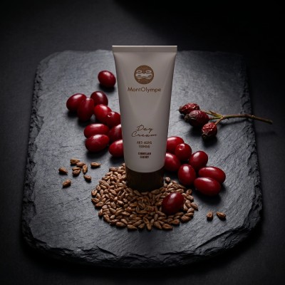 tubka naturalnego kremu na dzień anti-aging z dereniem jadalnym MontOlympe