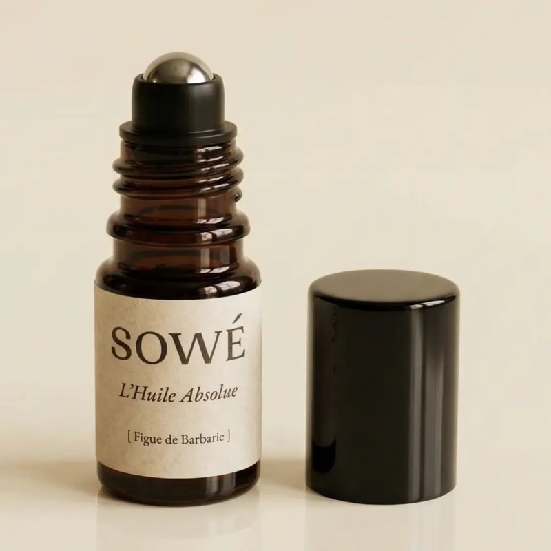 Aplikator roll-on luksusowego serum pod oczy SOWÉ z olejem z opuncji figowej.